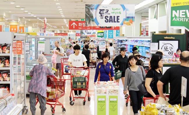 롯데마트는 2일 소비자들에게 라이트 스타일을 제안하는 신개념 3세대 대형마트인 롯데마트 양덕점을 경남 창원에 3일 개점한다고 밝혔다. / 롯데마트 제공