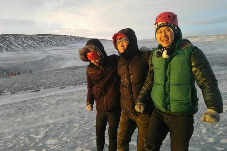 배낭여행 프로젝트 꽃보다 청춘 시리즈를 통해 아이슬란드로 떠난 배우 정우 조정석 정상훈. 세 사람의 여행 사진이 2일 공개됐다. /tvN제공