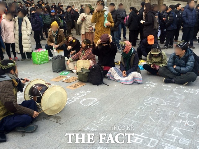 쌀수입 반대를 외치는 청년시민단체./서울광장=서민지 기자