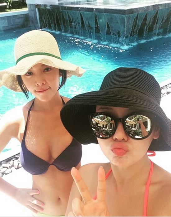 황정음(왼쪽) 커플의 데이트에 함께한 한설아. 한설아는 배우 시절부터 황정음과 각별하게 알고 지낸 사이다. /한설아 인스타그램