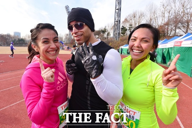 스테파니, 샨티, 케리(왼쪽부터) 세 친구는 내년에도 마라톤 대회에 참가하고 싶다며 의지를 불태웠다.