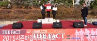 [TF포토] 더팩트 시즌마감 마라톤 42.195km 완주한 여성 참가자들