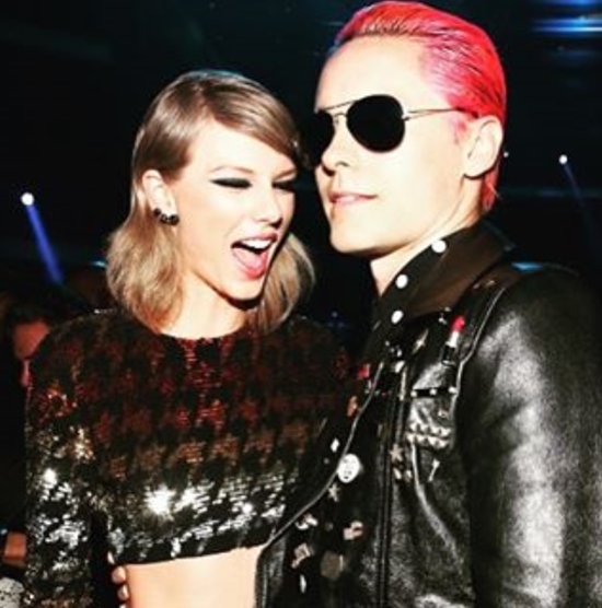 테일러 스위프트(왼쪽)와 자레드 레토. 최근 레토가 스위프트의 음악을 듣고 욕설을 내뱉는 영상이 공개돼 논란이 일었다. /자레드 레토 인스타그램