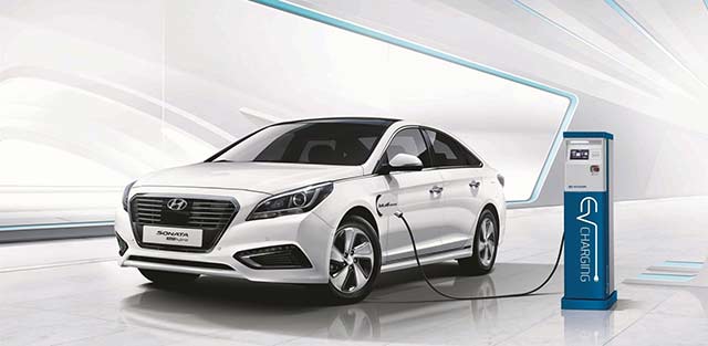 현대자동차는 쏘나타 플러그인 하이브리드에 탑재된 파워트레인이 미국 자동차 전문 미디어 워즈오토가 선정하는 2016 10대 엔진에 선정됐다고 밝혔다. /현대자동차 제공