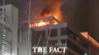 [TF포토] 분당 화재... 빌딩 화재로 학생들 연기 흡입 긴급대피