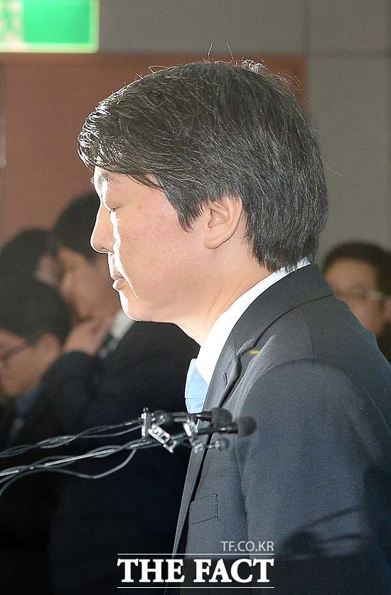 안철수 새정치민주연합 전 공동대표는 13일 저는 오늘 새정치민주연합을 떠난다면서 탈당을 선언했다./국회=임영무 기자