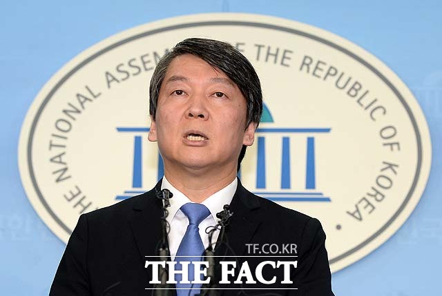 안철수 새정치민주연합 전 공동대표는 13일 저는 오늘 새정치민주연합을 떠난다. 정권교체를 이룰 수 있는 정치세력을 만들겠다면서 탈당을 선언했다./국회=임영무 기자