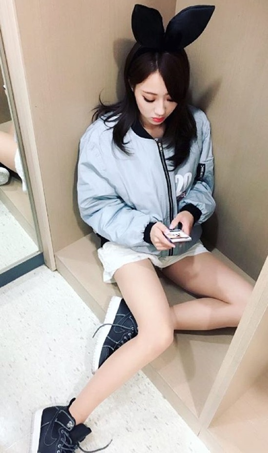 나인뮤지스 경리의 8등신 몸매. 경리가 16일 오후 인스타그램에 한 장의 셀카를 올렸다. /경리 인스타그램