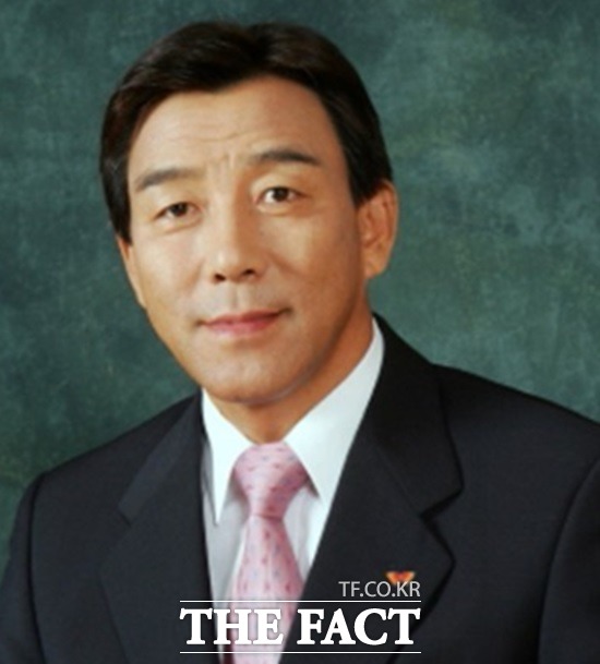 16일 SK그룹이 2016년도 정기 사장단 인사를 단행한 가운데 김창근 수펙스추구협의회 의장(사진) 등 위원들이 유임됐다. /더팩트DB