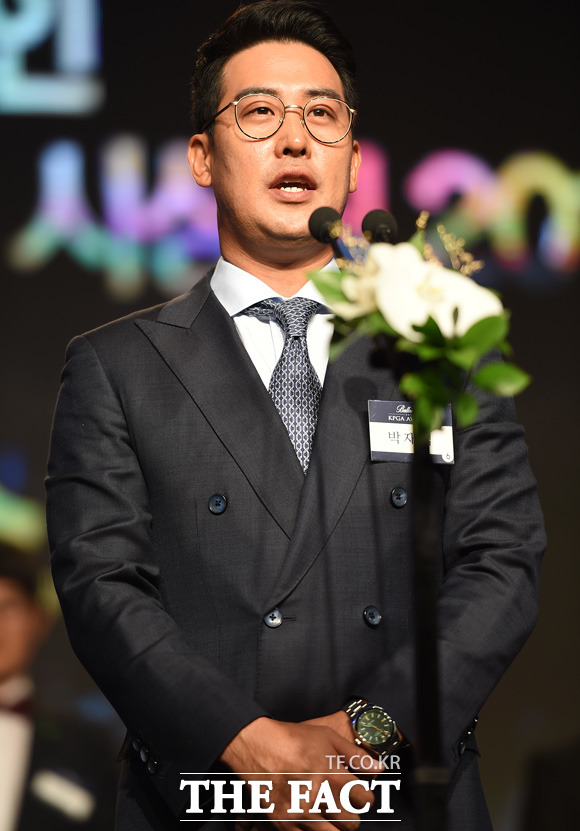 박재범 프로가 챔피언스클럽 수상자들을 대표해 인삿말을 하고 있다.
