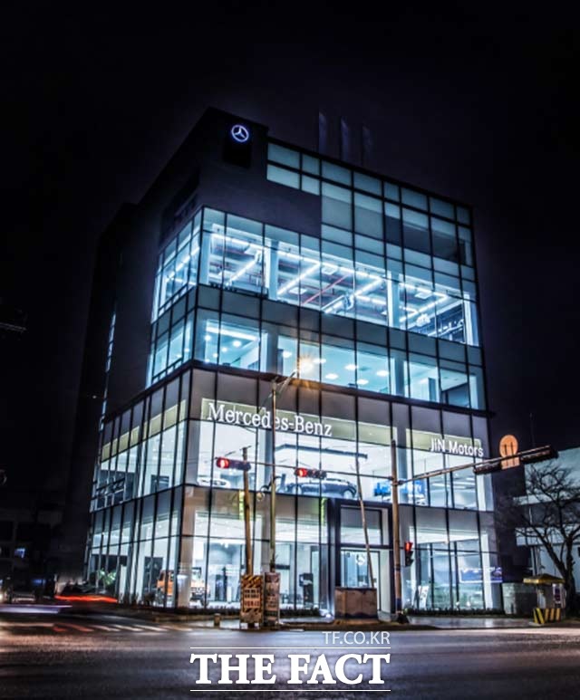 메르세데스-벤츠 코리아는 상담, 구매, 수리를 원스톱 서비스로 제공하는 군산 전시장 및 서비스센터를 오픈했다. /벤츠 제공