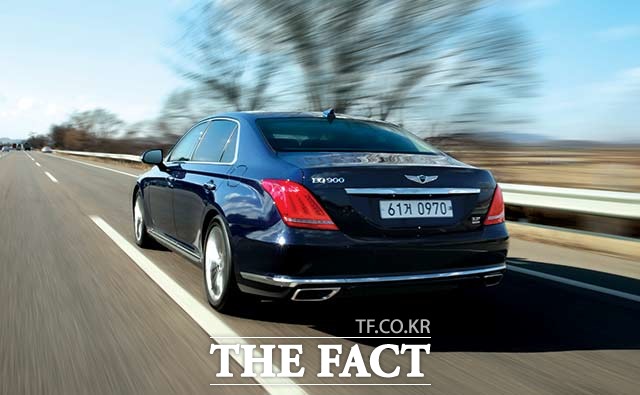 EQ900는 내년 디트로이트모터쇼를 통해 미국 시장에 G90이라는 차명으로 공개 될 예정이다.
