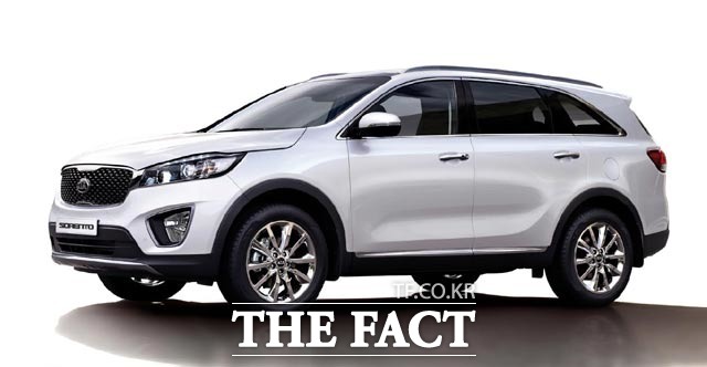 쏘렌토는 시원하고 강렬한 전면부, 풍부한 볼륨감이 돋보이는 측면부로 어우러진 혁신적인 디자인으로 호평받았다.