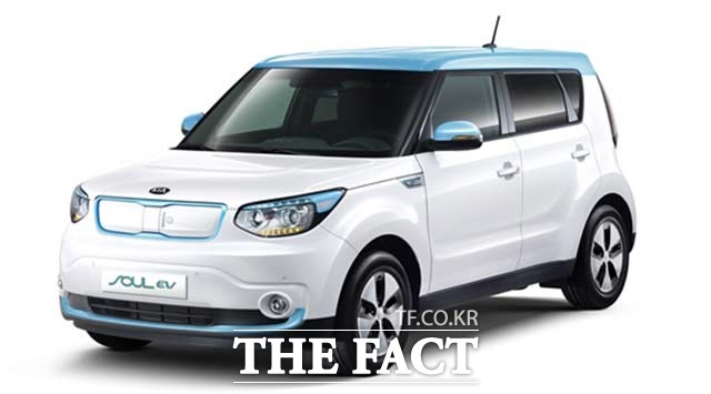 쏘울 EV는 1회 충전을 통해 148km까지 주행이 가능하며 급속 충전시 24~33분, 완속충전시 4시간 20분 만에 충전이 가능하다. 정지 상태에서 시속 100km에 도달하는데 11.2초 이내로 걸리며 최고속도는 145km/h, 최대출력은 81.4kW, 최대 토크는 약 285Nm의 우수한 동력 성능을 갖췄다.