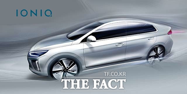 현대차는 친환경 전용 플랫폼을 기반으로 미래 모빌리티 시장을 주도하기 위해 개발한 아이오닉 하이브리드의 렌더링 이미지. 아이오닉 하이브리드는 내년 1월 출시된다.