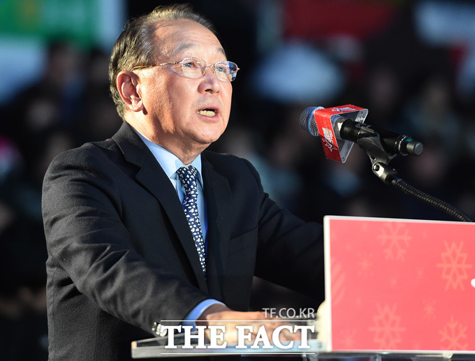 한국배구연맹 구자준 총재가 개막 인사말을 하고 있다.