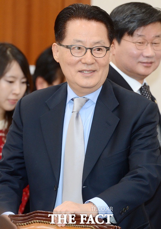 박지원 새정치민주연합 의원은 26일 신당 창당 세력과 만나 통합을 호소할 것이라고 밝혔다. /더팩트DB