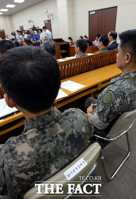 ‘윤 일병 사망사건’ 주범인 이모(27) 병장이 군 교도소에서도 동료들을 폭행한 혐의로 징역 3년을 선고받았다. 이 병장은 징역 3년을 추가해 두 사건의 형량이 그대로 확정될 경우 38년의 징역을 살아야 한다.  /임영무 기자