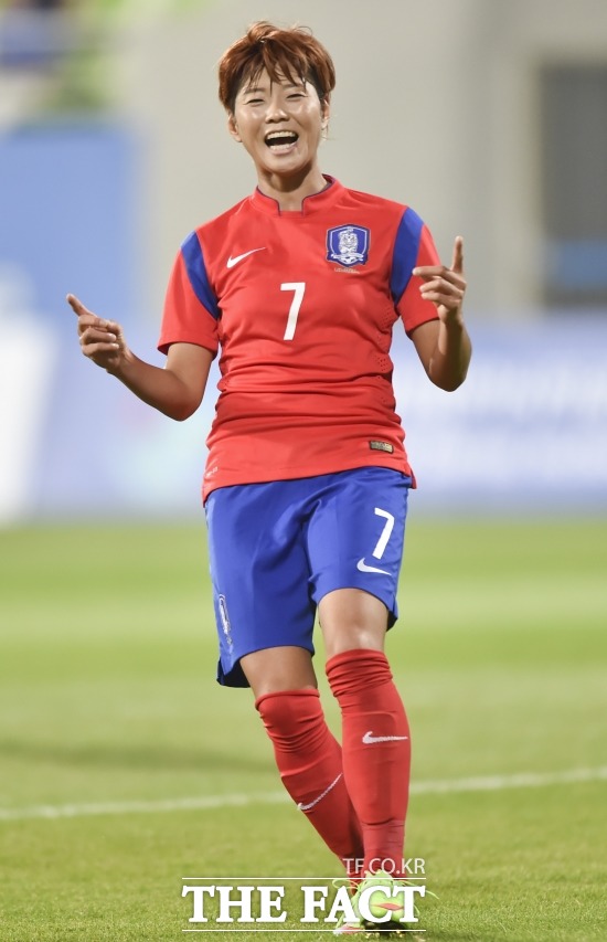 전가을 미국행 확정 전가을이 2일 미국프로여자축구리그 웨스턴 뉴욕 플래시 입단을 확정했다. 사진은 지난 2014년 9월 17일 열린 2인천 아시안게임 여자축구 A조 예선 인도전 장면. / 더팩트 DB