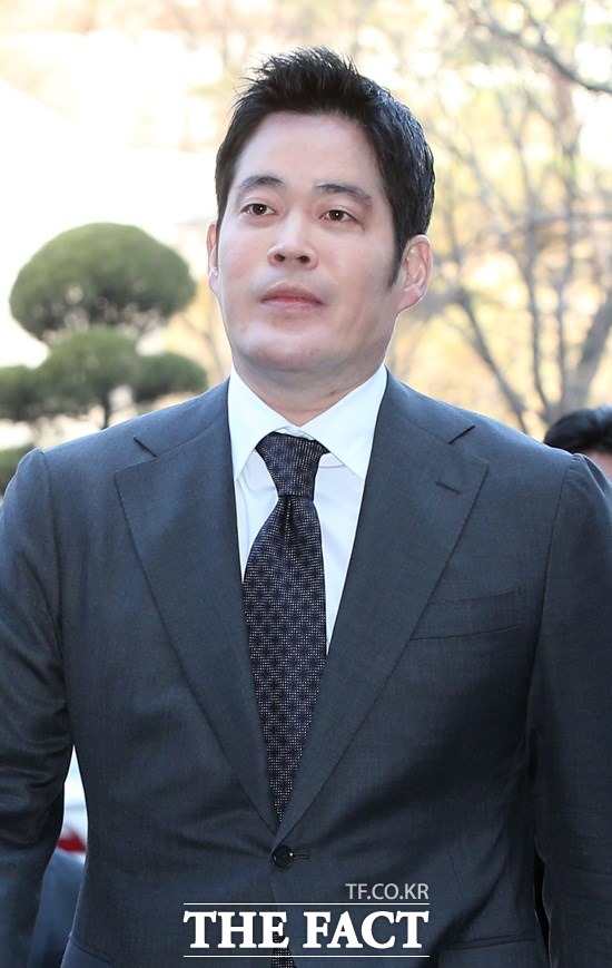 정용진 신세계그룹 부회장은 3일 신년사를 통해 혁신을 강조하며 소비자 생활에 더욱 밀착하는 상품과 서비스를 개발할 것이라고 밝혔다. /더팩트 DB