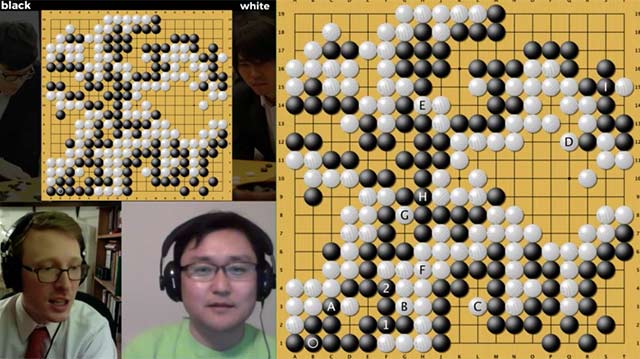 몽백합배 세계바둑 오픈 결승에서 맞수를 겨룬 이세돌 9단과 커제 9단의 대국 모습. 이날 대국은 유튜브에서 실시간 방송됐다. 해설을 하고 있는 앤드루 잭슨 미국바둑협회 부회장과 김명완 9단(왼쪽부터)의 모습. /유튜브 화면 캡처