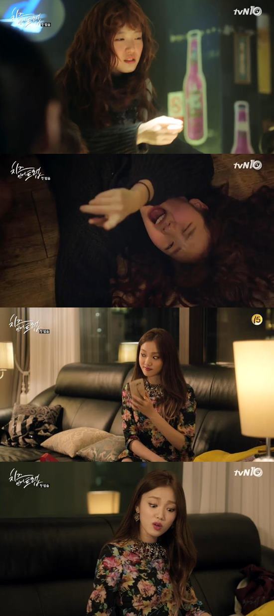 이 장면, 웃음 터지셨나요? 치즈인더트랩 1회에서 김고은의 만취 연기(위)와 이성경의 오버스런 연기는 안방극장에 웃음을 선사하기 충분했다. /tvN 방송 화면 캡처