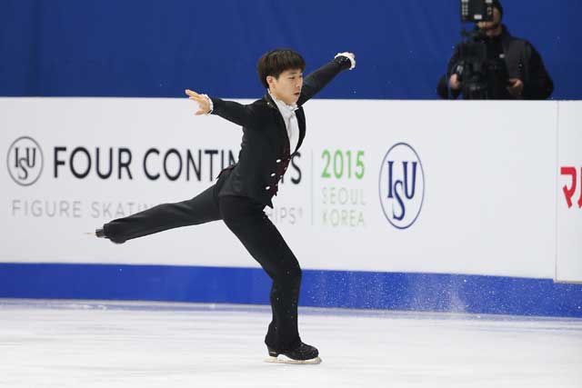 이준형 1위 이준형이 8일 열린 제70회 전국 남녀 피겨스케이팅 종합선수권대회 남자 싱글 쇼트프로그램에서 역대 최고 점수를 받으며 1위에 올랐다. / 대한빙상경기연맹 제공