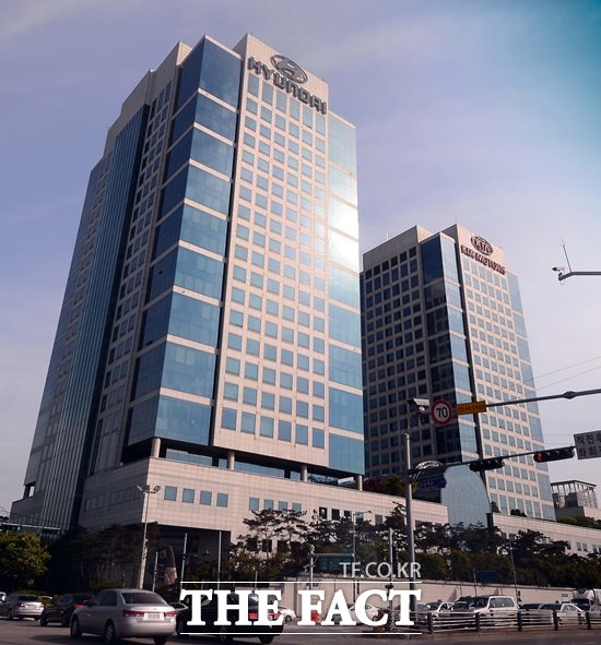 현대자동차의 지난해 국내 자동차 시장 점유율이 처음으로 40% 밑으로 내려간 가운데 현대차 관계자는 고급차와 친환경차로 시장을 주도하겠다고 말했다. /더팩트 DB