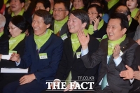 [TF포토] 웃음 꽃 피는 '국민의당 창당발기인대회'