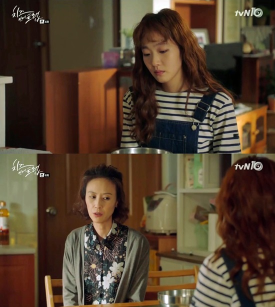 치즈인더트랩 장학금 받기에 실패한 홍설. 12일 오후 방송된 tvN 드라마 치즈인더트랩에서 홍설(김고은 분)이 장학금받기에 실패했다. /tvN캡처