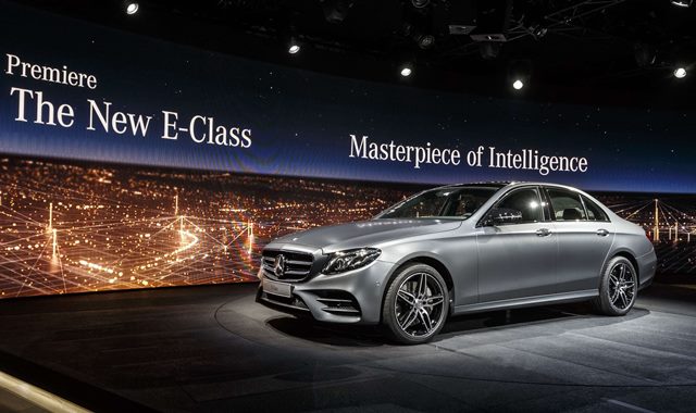 메르세데스-벤츠가 미국 미시간주 디트로이트 코보센터에서 열린 2016 디트로이트 모터쇼에서 10세대 더 뉴 E-클래스를 공개한다. /벤츠 코리아 제공