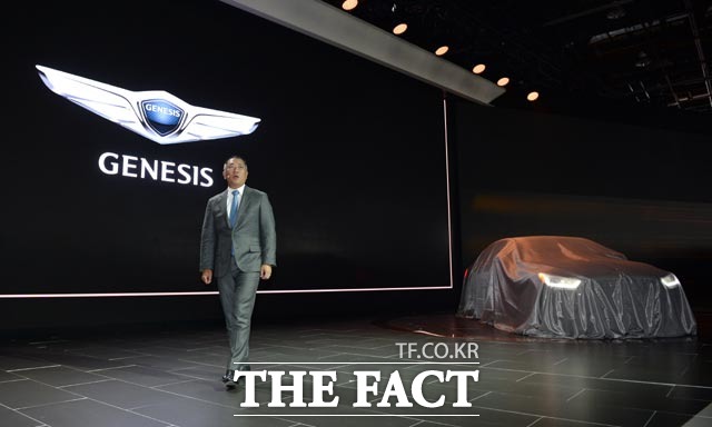 정의선 부회장은 지난 반세기 동안 현대자동차는 고객에게 더 좋은 상품을 제공하고자 끊임없이 노력하는 문화를 쌓아왔다며 그러한 현대자동차만의 특별한 문화를 바탕으로 럭셔리 브랜드인 제네시스를 만들었다고 제네시스 브랜드의 탄생 배경을 설명했다.