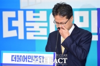 [TF 클릭] 더불어민주당 입당한 김정우 교수, '눈물의 기자회견'