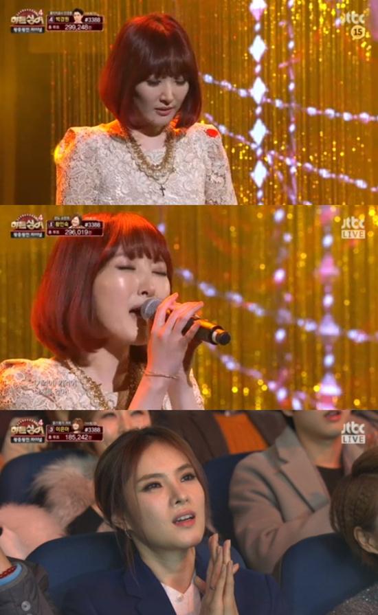 실력을 인정할 수 밖에 없는 거미 모창자 이은아. 16일 방송된 JTBC 히든싱어4에서 거미 모창자 이은아는 기억상실로 무결점 무대를 꾸몄다. / JTBC 히든싱어4 화면 캡처