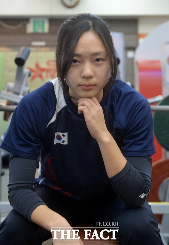 트랙의 김연아! 김민지가 5일 분당의 한 피트니스 센터에서 포즈를 취하고 있다.