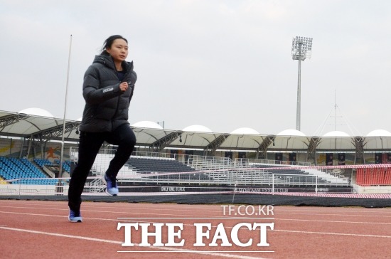 달려라 민지! 김민지가 5일 탄천종합운동장에서 훈련하고 있다.