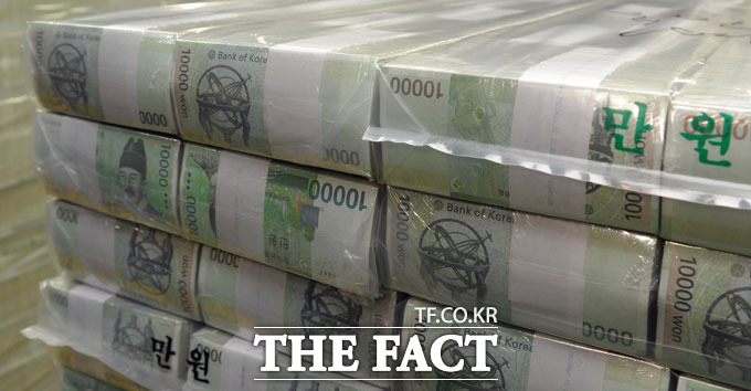 국세청이 근로자들의 연말정산 편의를 위해 오늘(19일) 편리한 연말정산 서비스를 개시했다. /더팩트 DB