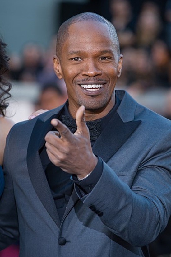 제이미 폭스 인명 구출. 배우 제이미 폭스가 교통사고를 당한 운전자를 구했다. /영화 장고:분노의 추적자 스틸