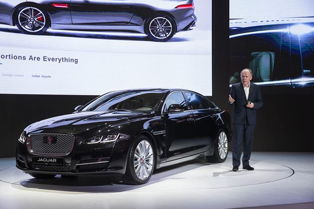 25일 이안 칼럼 재규어 수석 디자이너가 서울 중구 동대문디자인플라자에서 열린 재규어 XJ 레어 디자인 스튜디오에서 뉴 XJ를 소개하고 있다. /재규어 코리아 제공