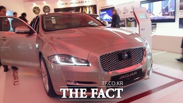 재규어 코리아가 25일 공개한 뉴 XJ의 가격은 1억950만~1억2670만 원이다. /장병문 기자