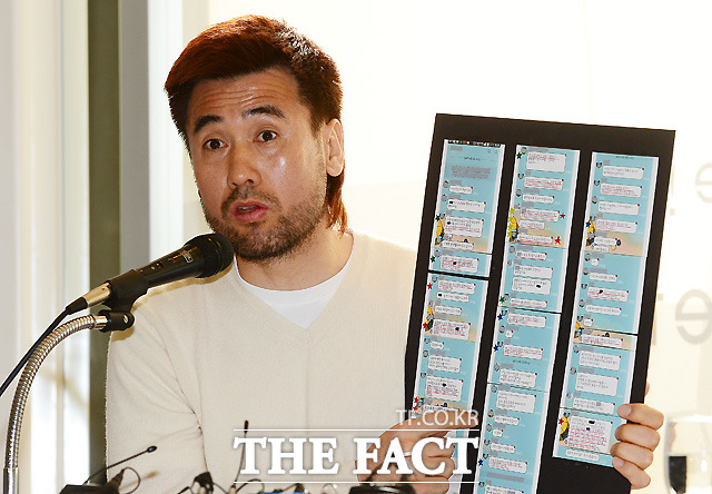 김병지 기자회견 김병지가 25일 광화문에서 기자회견을 열고 지난해 논란이 된 막내아들의 폭행에 대해 억울한 마음을 호소했다. / 광화문 = 이새롬 기자