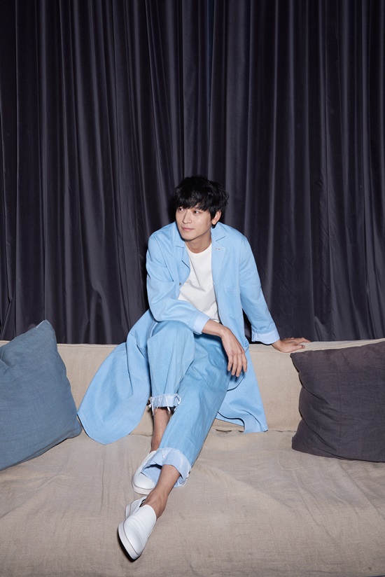 미쳤다고 생각하고 춤을 췄어요 강동원은 평소 무뚝뚝한 성격으로 능청스러운 치원을 연기하기 힘들었다고 털어놨다. /쇼박스 제공