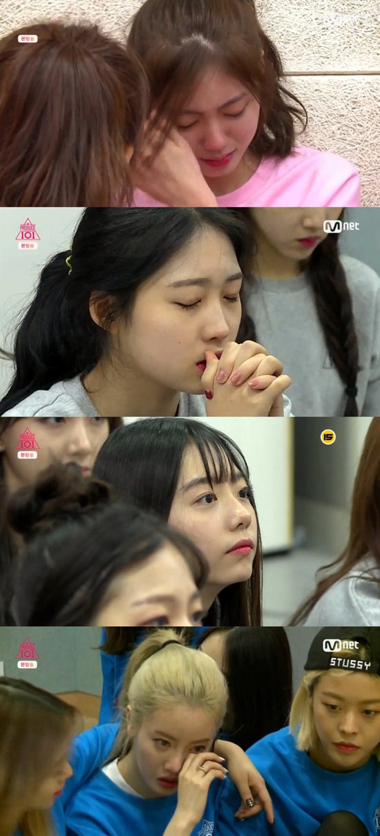 쉴새없이 몰아치는 긴장과 부담감에 눈물을 터뜨리는 출연진들. 이날 프로듀스101에서 보여준 노골적인 등급부류는 어린 10대 소녀들의 자존감을 저하시키는 깊은 상처를 남겼다. /엠넷 캡처