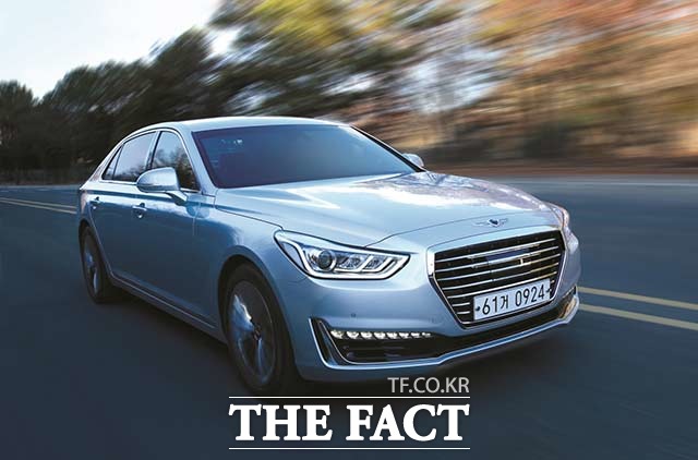 제네시스 EQ900이 한국자동차기자협회가 주최하는 시상식에서 2016 한국 올해의 차에 선정됐다. /현대자동차 제공