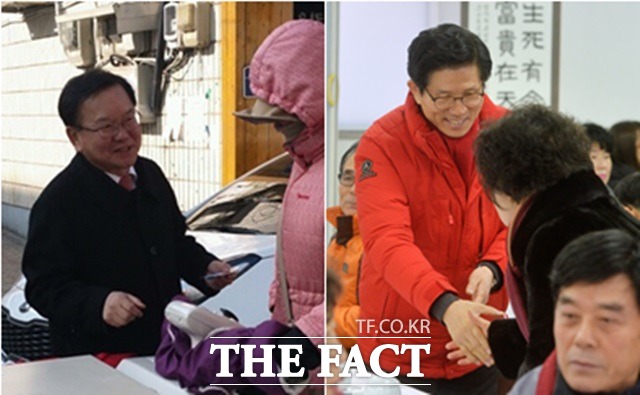 같은 장소 인근에서 각자 주민들에게 인사를 건네는 김 전 의원(왼쪽)과 김 전 지사./오경희·문병희 기자