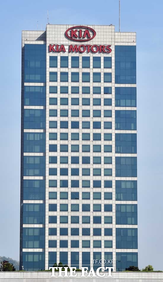 기아차는 지난 1월 국내판매는 소폭 증가하고 해외판매는 감소했다고 밝혔다. /더팩트 DB