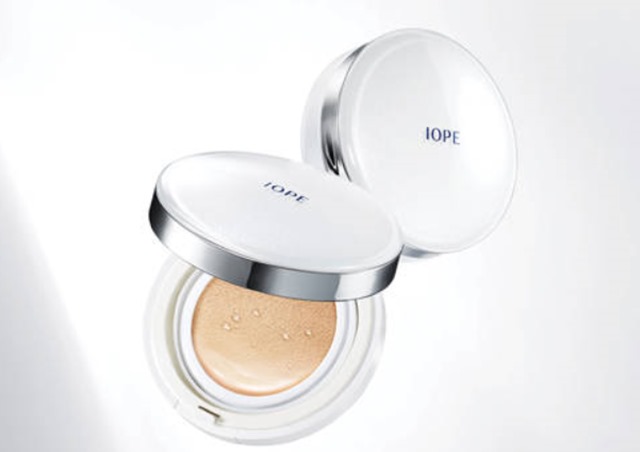 아모레퍼시픽은 최고 기술력을 바탕으로 브랜드 아이오페에서 쿠션 팩트를 개발하며 세계 화장품 시장의 혁신을 이뤘다.