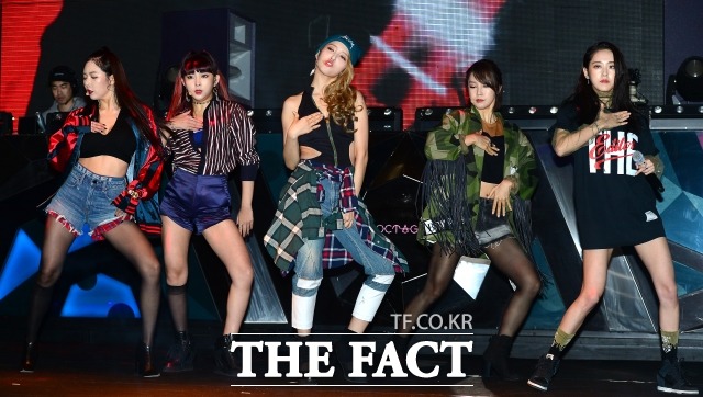 포미닛의 독보적인 퍼포먼스. 포미닛이 1일 오후 열린 쇼케이스에서 타이틀 곡 싫어를 열창하고 있다. /이새롬 기자