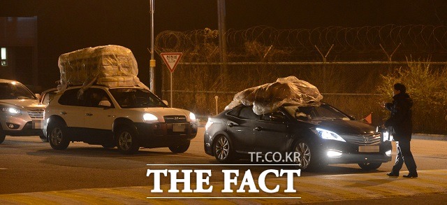 개성공단에 남아 있던 남측 281명 전원이 11일 오후 남북출입북사무소로 귀환했다고 통일부가 밝혔다. 사진은 기사 내용과 직접적인 관련이 없음./이효균 기자