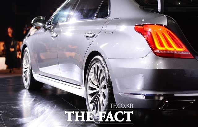 제네시스 EQ900에 독일산 타이어 브랜드 콘티넨탈이 장착되어 있다. /더팩트 DB